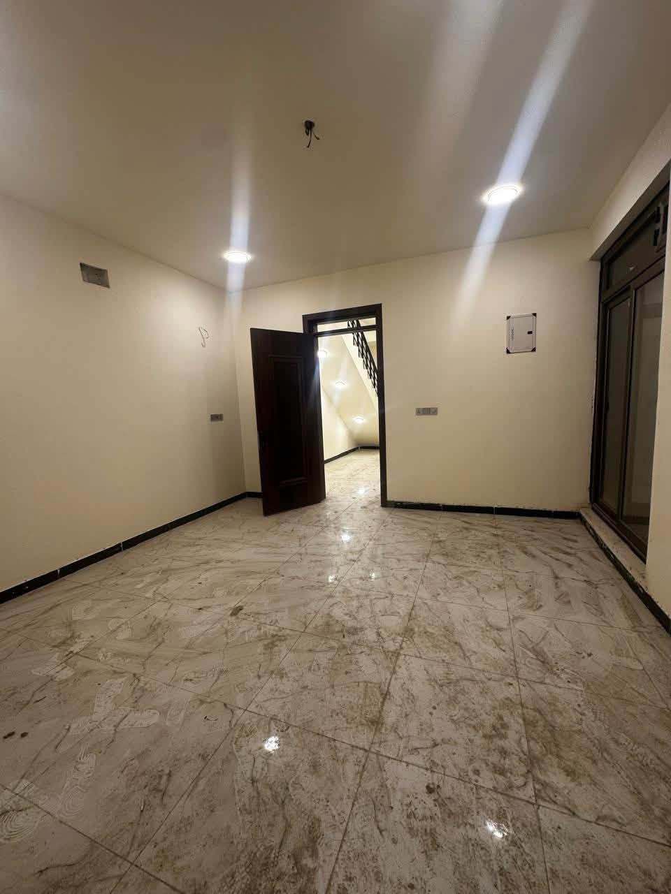 دار لإيجار مساحه 100متر(3)غرف نوم 🛌 +مطبخ+صالتين +خدمات) الدار زيرو مامسكون 📍الموقع بغداد الدوره البوعيثه مجمع شواطي دجله قرب حلويات الحمداني قريب على شارع العام 
الاستفسار  ***********
