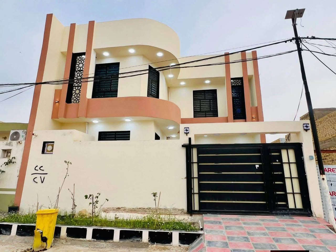 دار للبيع المساحة 200طابقين درجه اولى

بناء جديد طابوك جمهوي صب كونكريت اساس وسقف جسور  

​💎 [نوع العقار: دار طابو زراعي  ] 

​📍 الموقع : [النجف الاشرف / مقابل ملحق قريه الغدير عله شارع المطار مقابل جسر الشهداء عمود 100 ]

​📏 المساحة الكلية: 200 متر طابقين

​🏡 المواصفات الرئيسية: 

يتكون من : طابقين

 غرفة نوم 4➕ إستقبال ➕ صاله2➕ مطبخ ➕ 

مجموعات صحيه3

​🌟 مميزات الدار : [: خلف الشارع العام الرئيسي ⚡ ➕ بناء الدار هندسي حسب المواصفات #العالميه 🌍🌐 ➕ الدار حرف يبعد عن المجسر 150متر ]

​💰 السعر المطلوب: [ 140مليون / "قابل للتفاوض"

​📞 للتواصل والمعاينة الفورية:

​*********** واتساب 

عندك بيت او عرصه وتريد تبيعهه راسلنه واتساب
