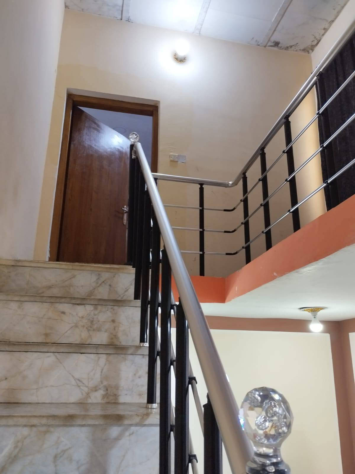 دار للبيع طابو صرف جاهز للتحويل صب كونكريت
 (حي نهاوند الثانية )🏡 (  المساحه 100متر )
   5*20 السعر 105 قابل للتفاوض 
  طابقين  يتكون من استقبال ومطبخ +ثلاث غرف نوم🛁وصحيات خارجية 🚿وداخلية 
مكتب عقارات هدى ميسان 👉👈المكتب مجاز من قبل الدولة 

  🛑للاستفسار مراسلة الصفحه او الاتصال👇
على الواتساب  (📲*********** ضياء ابو امير
                           *********** عمارة, ميسان
