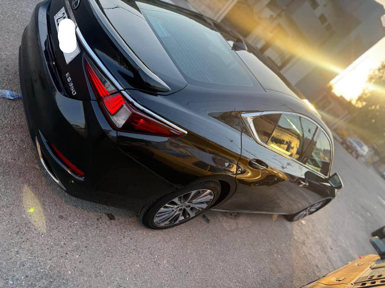 لكزز ES350
 موديل 2021 لون اسود 
سياره مكفوله كامل سياره بدون اي نقص  

السيارة فول مواصفات 
حساسات جانبيه خليفيه 
رادارت ونقطه عمياء 
توقف ذاتي وتحديد مسار 
بصمه اربع ابواب وصندوق 
كشنات تدفئة تبريد 
ستيرين تدفئة 
شاشه كبيره
 لايت لعاب متحرك سياره
 بعد مواصفات خير من الله رقم سليمانيه السياره باسمي 
كامله من اي نقص مابيها 
***********
