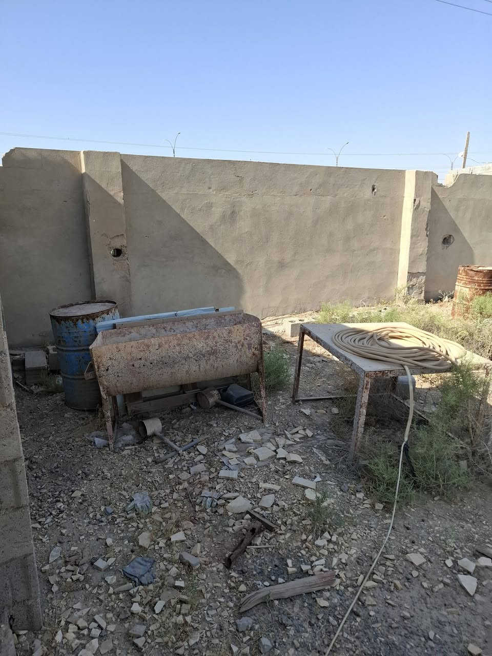 (بسم الله الرحمن الرحيم)       
                      (وأحل الله البيع وحرم الربا)
توجد مكابس للبيع عدد 2 + قالب سداسي مع قوالب 40×40 
يوجد كميه من المرمر ( الاسود والنمري والرصاصي) مع نثره زيرو لون اسود + نثره غربيه 
المكان الانبار الرمادي قرب البوابه مجاور اسواق الكوخ 
بسعر مناسب 
الراغب بالشراء يتصل على الرقم التالي 
***********

