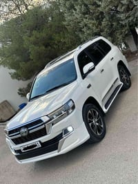 لاندكروزر GXR • ٢٠١٦ • ٢٠٠٠٠٠ كم