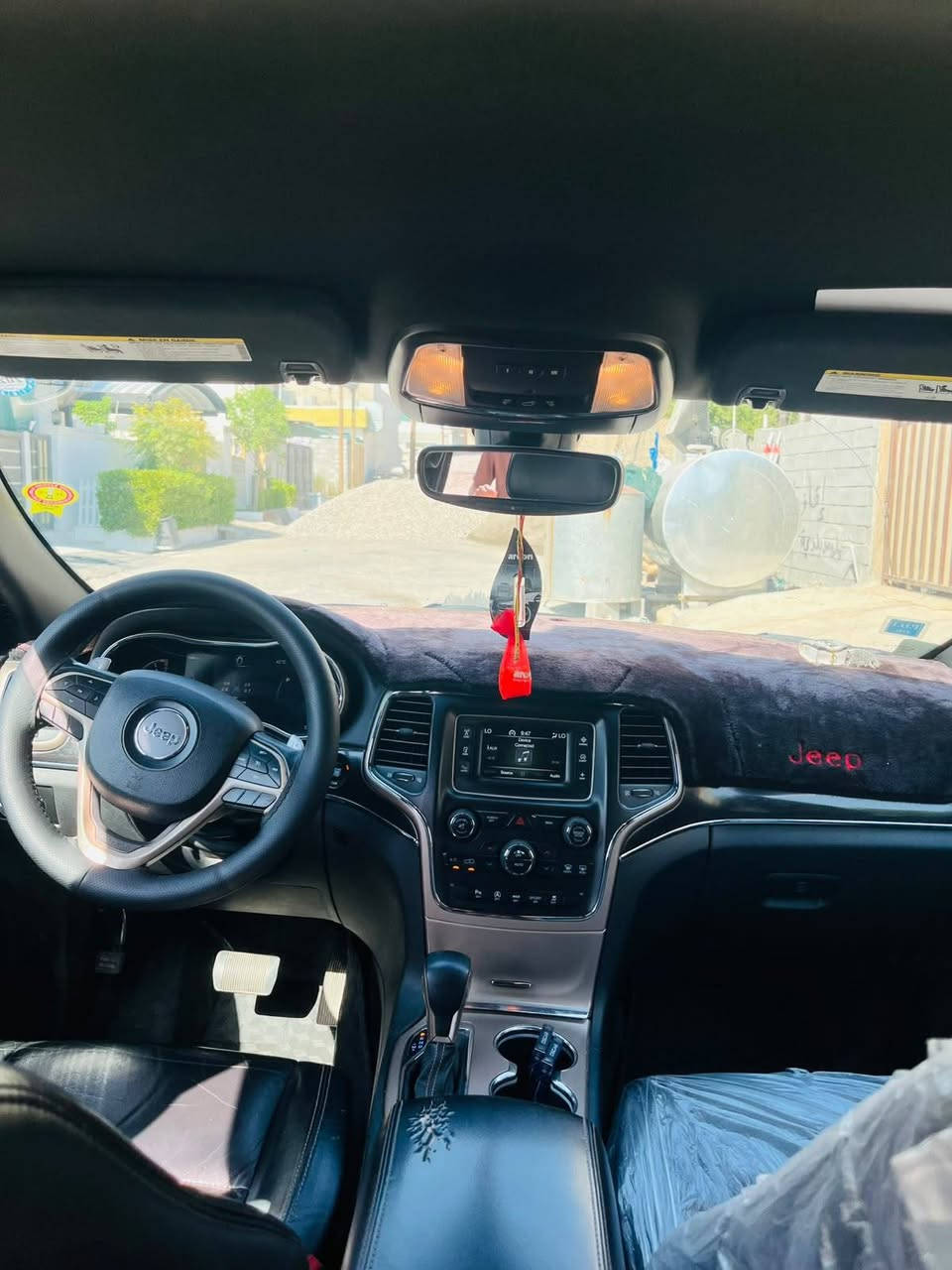 Jeep laredo2017 كلين 
سه ياره كه فوله به س سلايت نيه 
142mi رؤشتوه
ره قم ته له فؤن ***********
سعر 225مه جال كركوك, العراق
