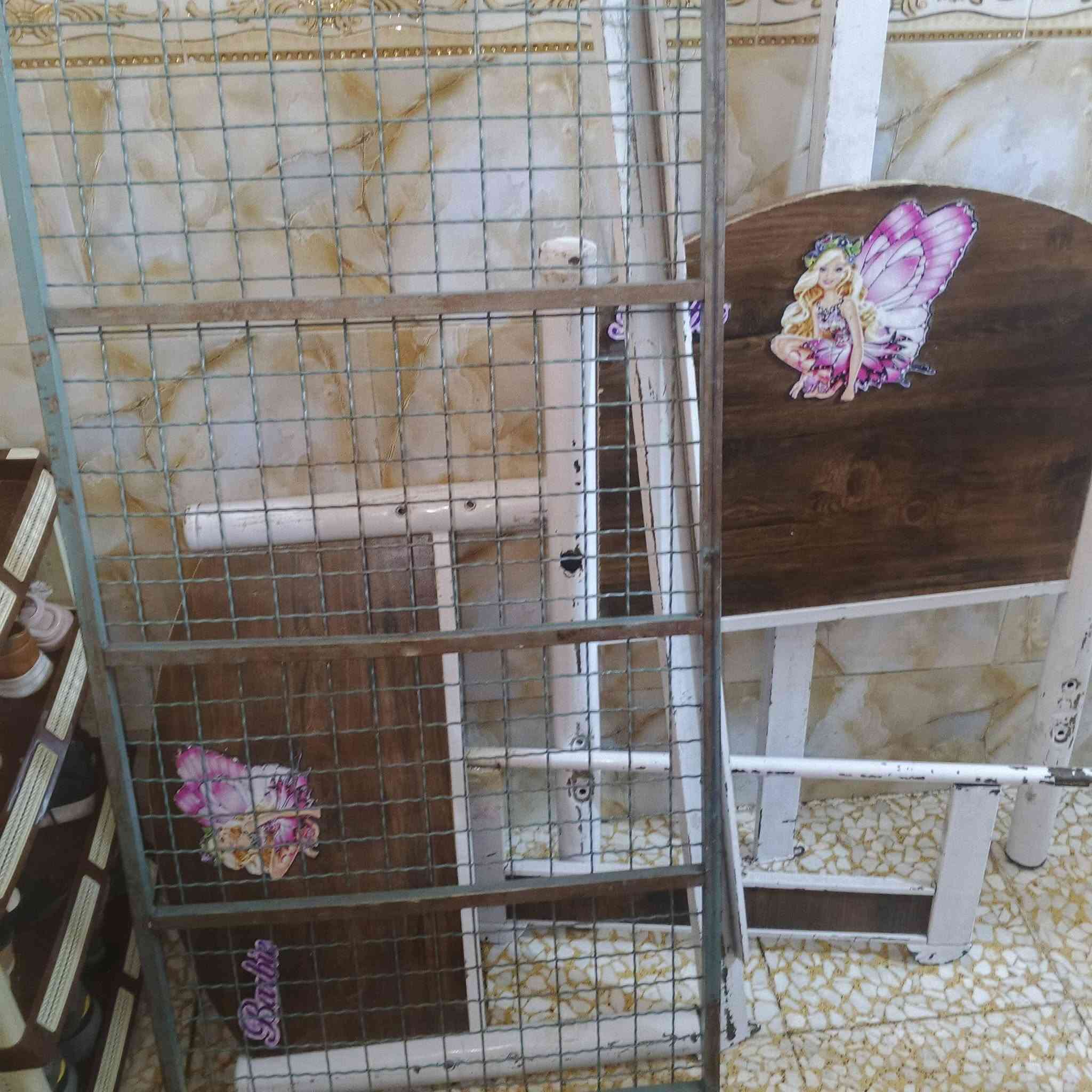 سرير اطفال • خشب/حديد • دواشك