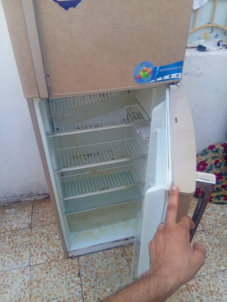 ثلاجه جديده عله فحص مال محتاز سعر 125مكان نجف حي عسكري شراي يتصل ***********
