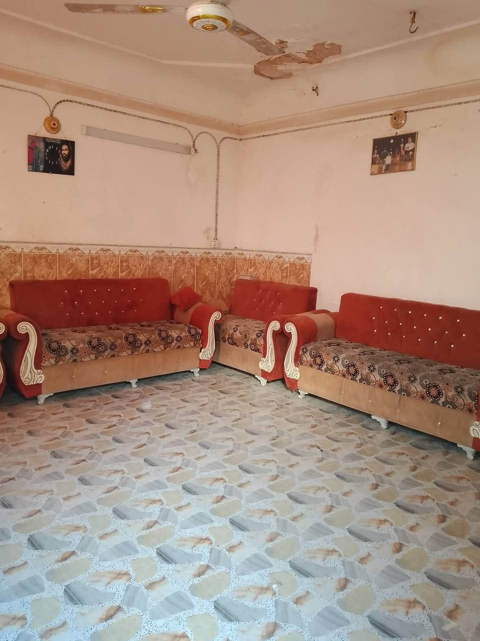 سلام عليكم عندي بيت مساحته 120
طويريج شارع اربعين يتكون من ستقبال ومطبخ وصحيات وحمام و3غرف ثنين جوه وحده فوك طابو زراعي سند25 سعره38وبي مجال 
 فارغ من الغراض شكم شغله بي فقط الياخذه بساع يگعد بي
الاستفسار ‏‪***********‬‏
