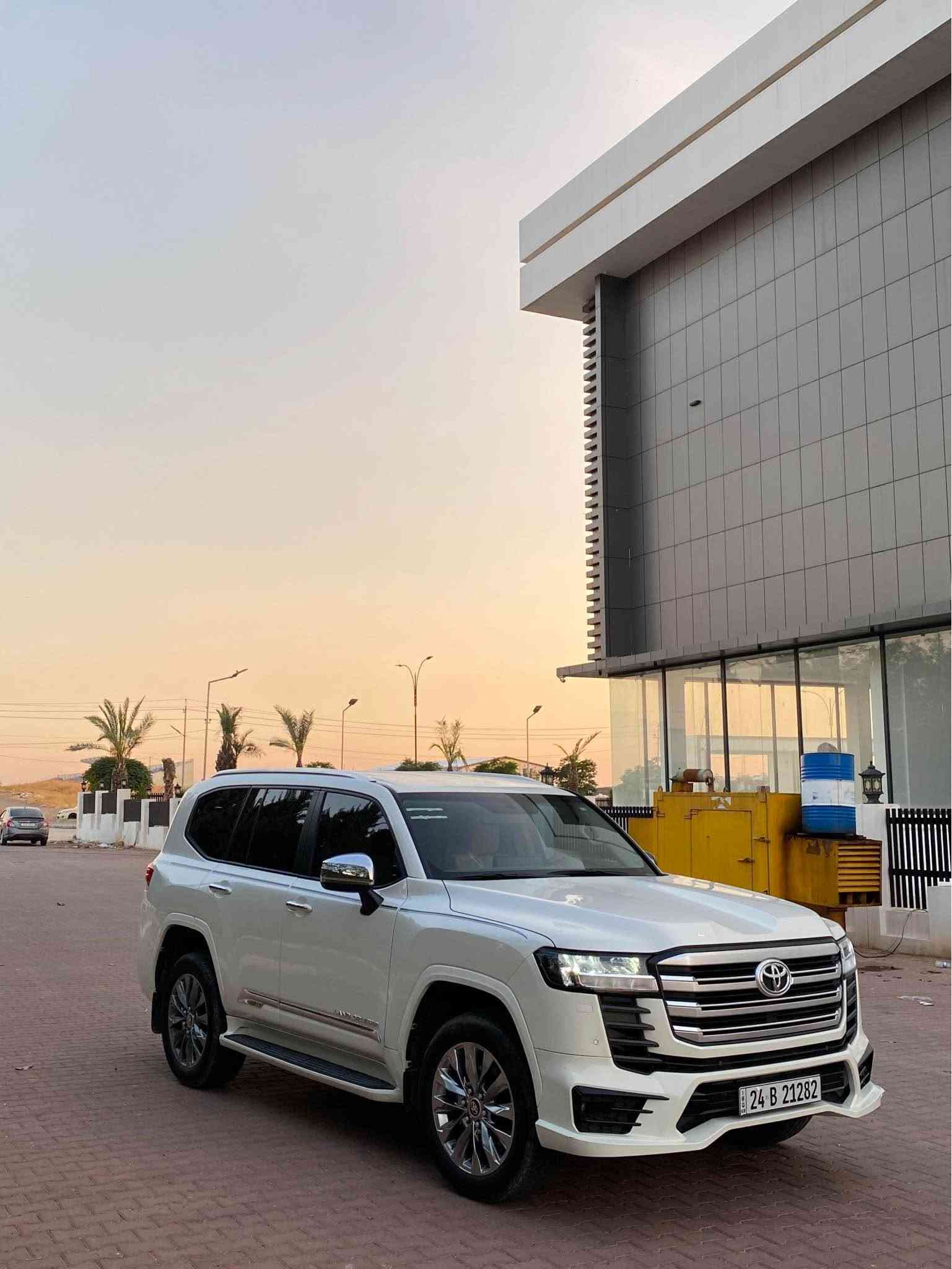 لاندكروز ٢٠٢٤ • V6 • بدون صبغ