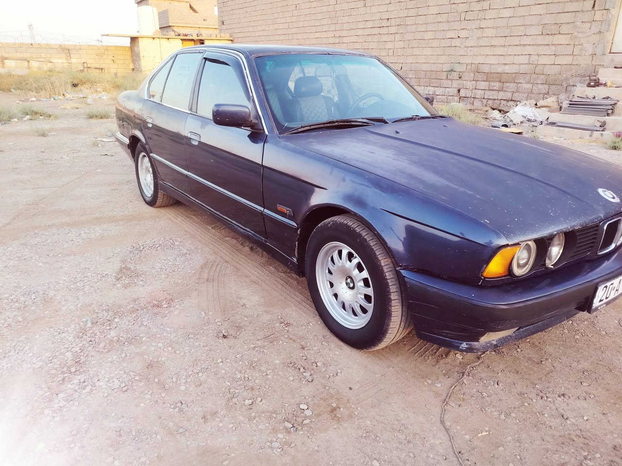 للبيع بي أم حجم 525 رقم سنوية شرط تحويل بسمي رقم ديالى مكفول مابيه اي نقص جاهز  موديل 93  مكان ديالى ***********
