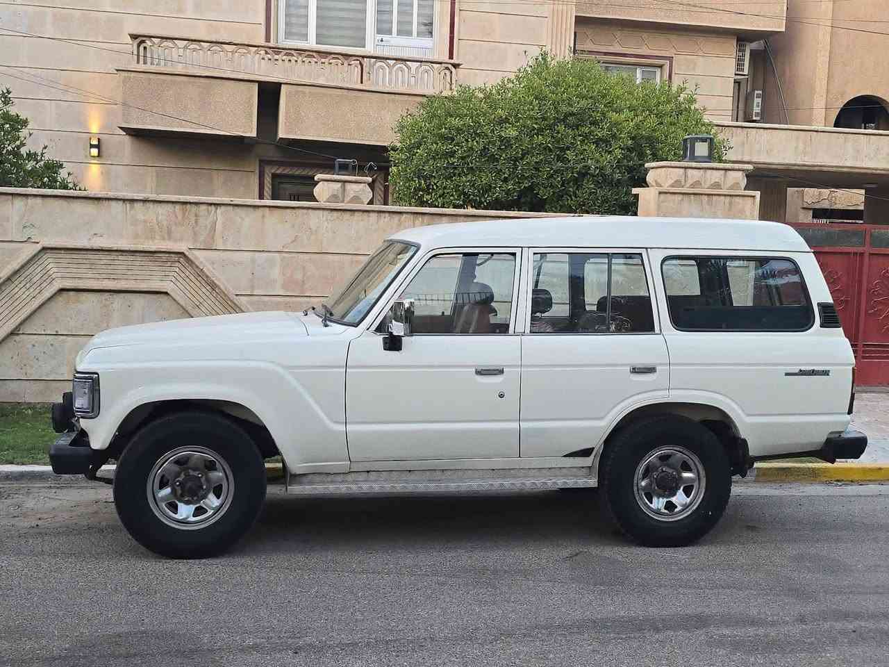 لا ندكروز موديل ٨٦ سياره خير من الله  سعره ٤٦ بيه مجال ***********
