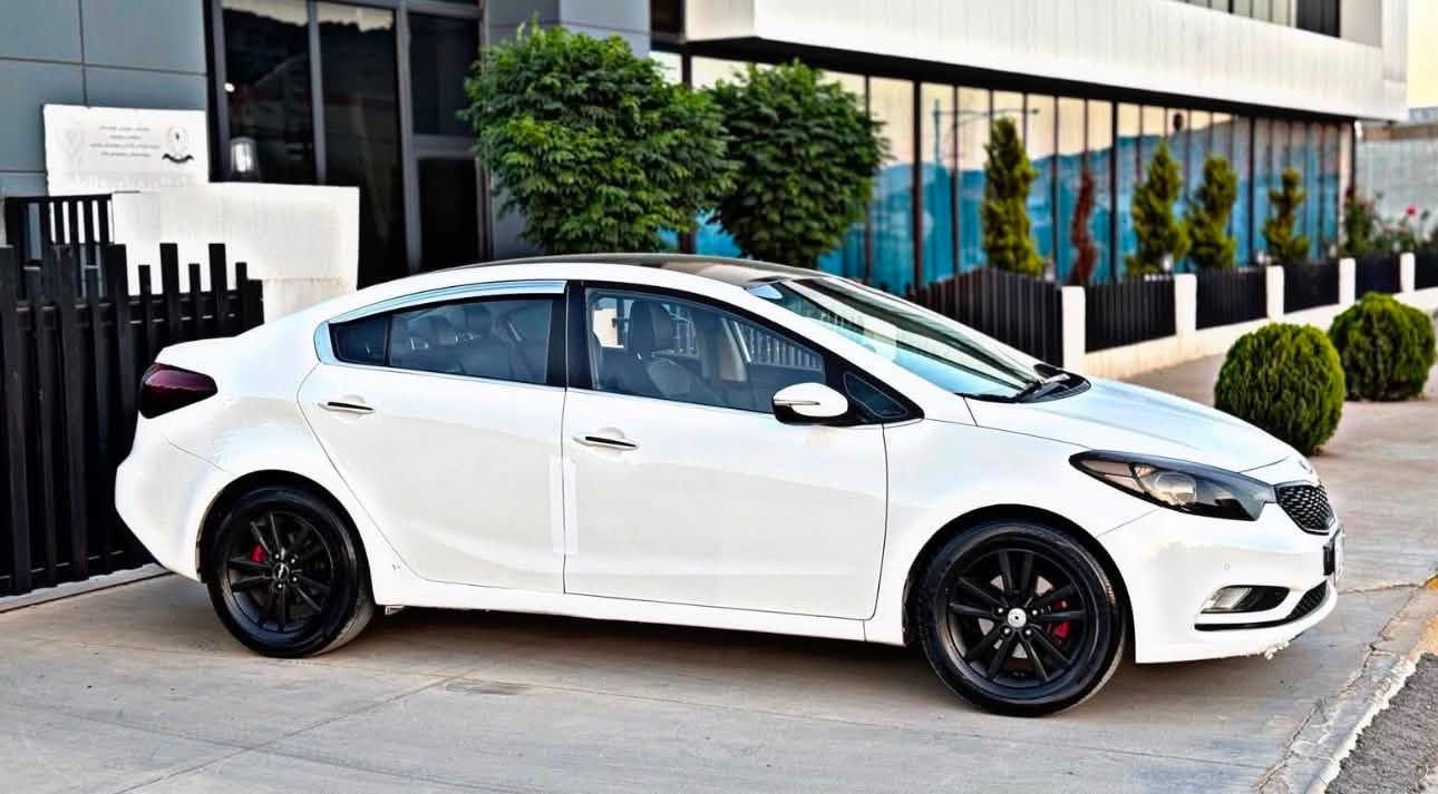 سەرەتا بەناوی خوا {kia k3 } 2013 سەیارەکە بڕاوەیە فولە بەس سڵاید نیە کوشن هیتەرو خەزن و کارەبا سوکان هیتەر فۆلیۆم تەحدیل سورحە ئیکۆ گێڕو مەکینەو تەقە ڕەقە بەشەرد تەبرید لەسەر سویچ  سەیارەکە بێمەسرەفە چوار تایەو ویلی سپۆرتی لۆکی لەسەرە سەیارەکە فول جوانکاریو 
مەسرەف کراوە بۆیاخیش بەس سەقفی بەشەرت دەدەم
سەحری/55گەڵاو مەحامەلەیەکی کەم 
شوێن/ڕانیە
ژم/***********
ژم/***********
