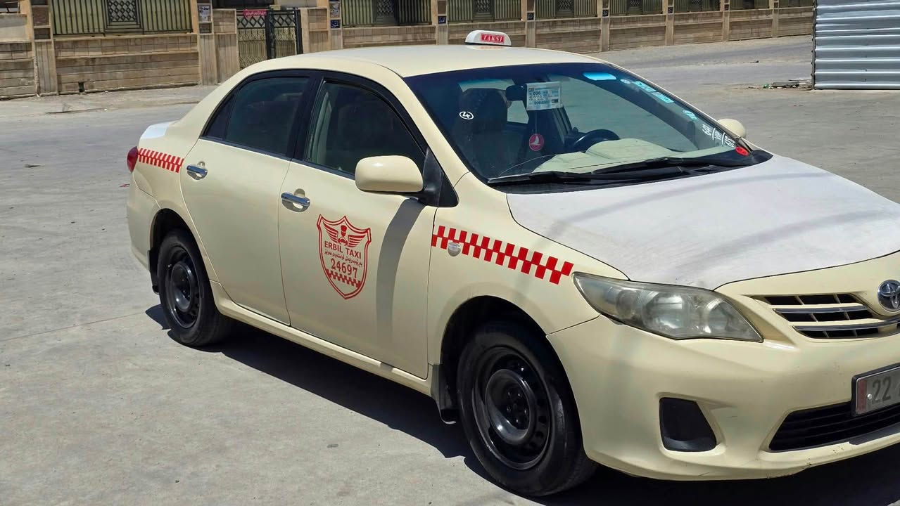 بیکاشۆ تەکسی مۆدێل  2012 گێر عادی گێڕ و مەکینە بەشەرت بیلاد تەکسی گێر و مەکینەی بەشەرت پارچە ڕەشە لەسەر ساغەی دە پارچەیە سەنەوی نوێیە تایەی نوێیە توند و تۆڵە شوێن هەولێر تیل بۆ خاوەنی بکە  ***********  *********** كويسينجاك, أربيل
