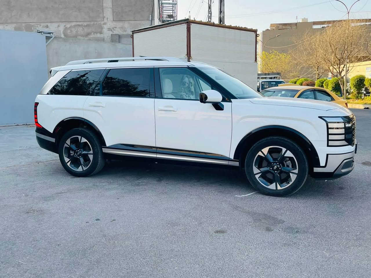 ياالله

السلام عليكم بلاسايد 2026  لمتد فول وارد امريكي

Hyundai Palisade 2026 3.5

              حجم المكينه : v6سعة3.5لتر

كير اوتماتيك 8نمر

الضرر : جاملغ يسرى تبدل نفس لون بدون دواخل

المسافة المقطوعه : 4000 ميل  

#مواصفاتها

1. شاشه 

2.كامرات 360

3.بنوراما طكتين

4.بصمه

5.كشنات جلد ابيض ثلجي

6.تشغيل عن بعد

7.هيترات بالكشنات وتبريد 

8.حساسات خلفيه امامي

9. رادارات 360

10.كشنات خلفيه كهرباء

11.لد امامي

12. سبعه راكب

13.تو ويل

14. اشاير بالمري

15. ايقاف ذاتي

16.قطعتين تبريد

17.تحديد مسار

18. هيترات بالكشنات الخلفيه وتبريد

19. اوتو بارك

20.شحن وايرليس

22.مري شفط

#السعر :410مرقم بغداد وبيها مجال  شهداء بسم صديقي

تفاصيل اكثر هذا رقمي *********** تحياتي

مكاني بغداد الامين
