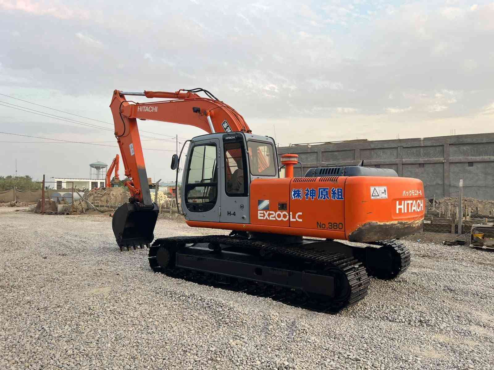 هيتاشي EX200Lc • موديل ٢٠٠٠ • مكينة جديدة