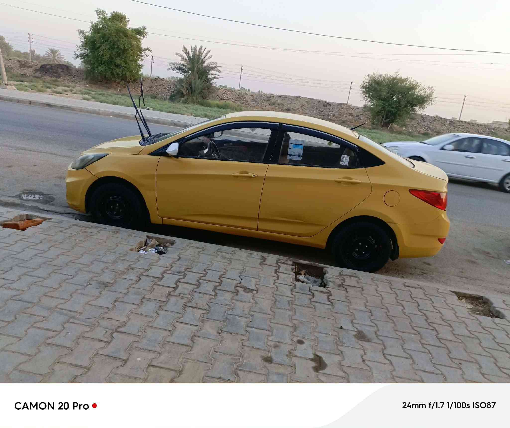 السلام عليكم
أكسنت موديل 12
خليجي بيهه جاملخ امامي 
تبريد شغال 
صدر نص عمر
تايرات نظاف
مصفره هيه وغرامات 
رقم لنكليزي بابل
سياره
( بيهه صوت بل مكينه ابيع كايمه)
مكينه 1600 قطرتين المرغوبه 
وللستفسار أكثر اتصل على رقم 
***********
سعر 65 وبيهه مجال
