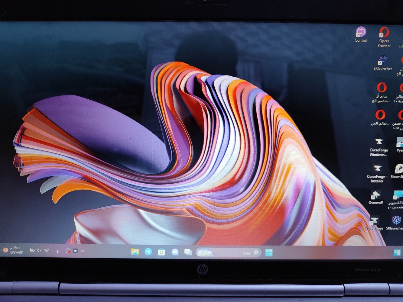 HP EliteBook 8560p i7 | SSD 220GB | AMD 2GB | بطارية وشاحن جديد | كامل الملحقات للبيع او مراوس بايباد 

للبيع لابتوب HP EliteBook 8560p بحالة جيدة ومناسب للدراسة، التصفح، والأعمال اليومية.

🔹 المواصفات:

* المعالج: Intel Core i7-2620M 2.70GHz
* الرام: 4GB
* التخزين: SSD 220GB تقريبًا
* كرت الشاشة: AMD Radeon 2GB
* النظام: Windows 11 Pro 64-bit
* الشاشة: 15.6 إنچ
* نظافة الجهاز: 80%

🎁 الملحقات:

* 🔋 بطارية جديدة
* 🔌 شاحن جديد
* 🎒 جنطة
* 🖱️ ماوس

⚠️ ملاحظة: السماعات الداخلية لا تعمل بسبب قطع سلك الواير، ويمكن استخدام سماعة خارجية أو بلوتوث.

📍 الموقع: البصرة
💰 السعر: 100,000 دينار قابل للتفاوض بالمعقول