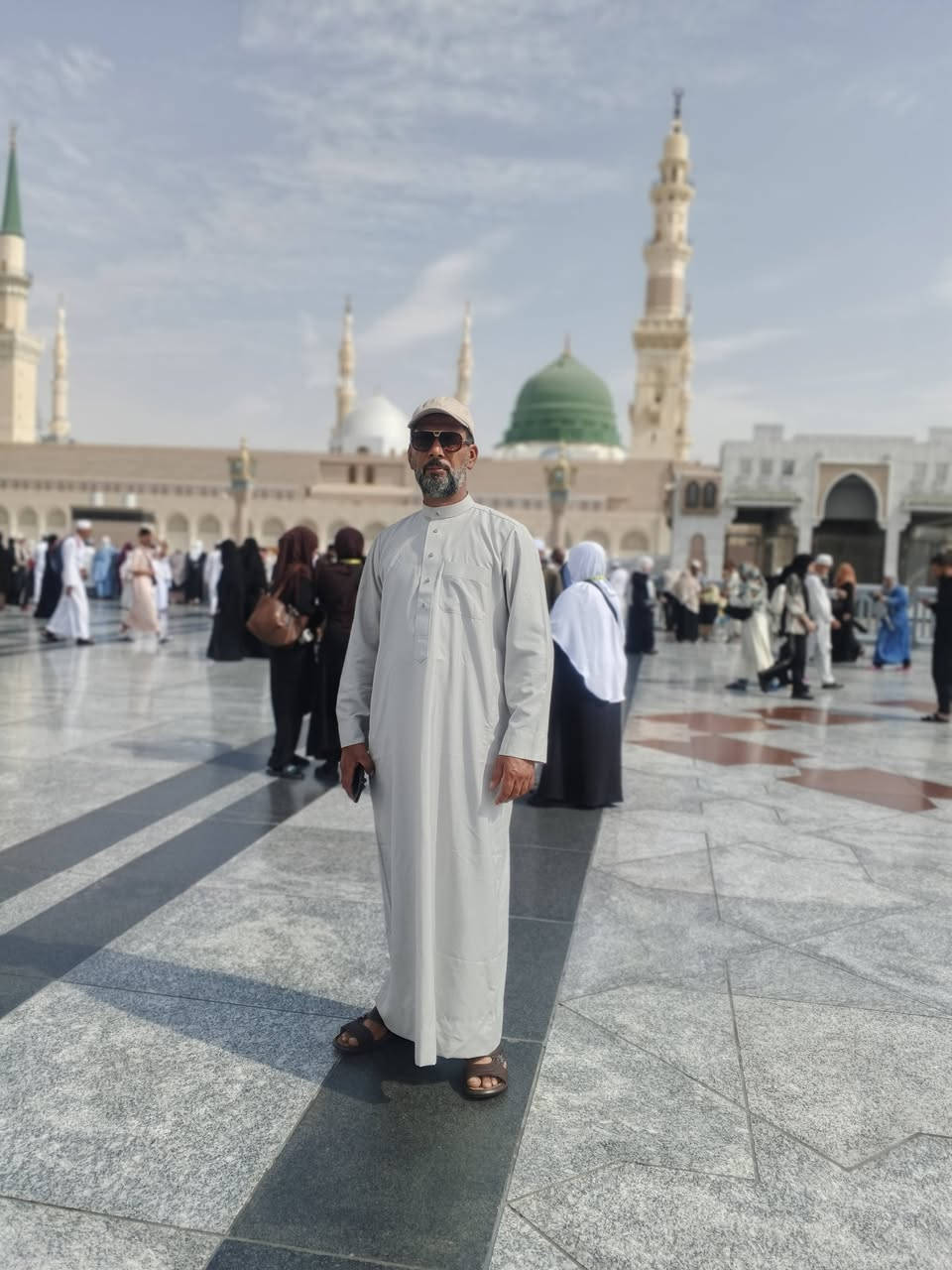 في رحاب المسجد النبوي الشريف....
وبالقرب من خير الأنام وخير خلقه والحبيب المصطفى عليه وعلى آله وصحبه افضل الصلاة والسلام 
صور جميله لضيوف الرحمن 
ولقطات
 توحي بالاجواء الايمانيه 
لهذه البقعة المباركة 
نسأل الله لهم القبول والتوفيق لما يحب ويرضى 
خادم ضيوف الرحمن 
سليم الشجيري 
***********
***********
 رحلاتنا مستمرة على طول الموسم 
سارع و احجز الرحله القادمه بأذن الله تعالى
