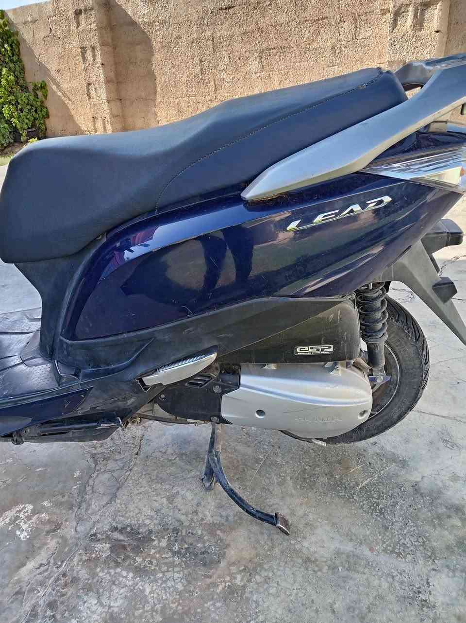 ليدي حديث للبيع لون ازرق محرك شرط بلادي بدون تنقيص تايرات جديدة حساس ازدحامات العنوان صلاح الدين اطراف سامراء العباسية للاستفسار والاتصال على الرقم ***********
