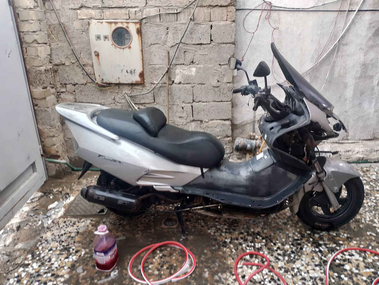 السلام عليكم ورحمه الله فورزه 6'0 مكينه مجفته صارله اسبوع نقص بجم امامي وكفرات مال مكينه دراجه خير من الله حماوه ربع فوك الربع متصعد مابيه تنقيص مي راديتر جديد ومروحه جديده وتاير خلفي جديد الدراجه نكه تجي تفحص وتشوف سعره 300وبيه مجال حك الجيه مكاني الدوره ابو دشير *********** 
واذا اكو مراوس بأيراني
