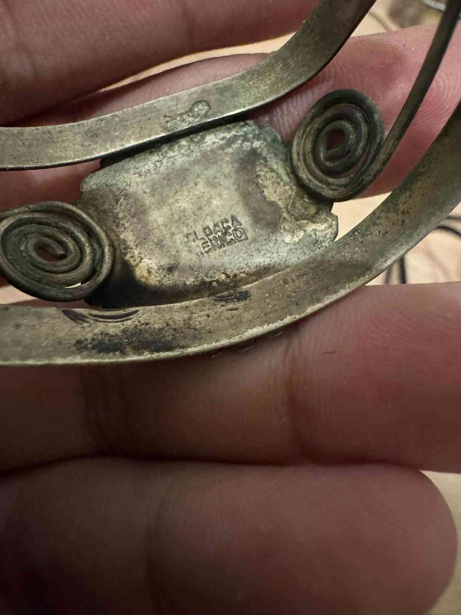 السلام عليكم 
مجموعة انتيكات للبيع خلي سعر و بالعافية 
مكاني بغداد توصيل ماعندي
