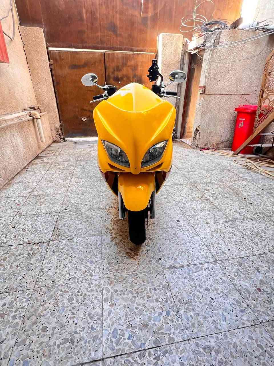 فورزا 09 رياضي مزودة بلاد من اليابان
دردراجه ما مفتوحة مكينة كفالة كير شغال 4 تحويلات 7 نمر 
دراجه نضيفة/ اوراق بيها / لايت عالي ناصي دبل اشاير كهربائيات كلة شغال سماعات شغالة MP3 بلوتوث 
 شلعة معدل تخبل / سعر مليون و350 بيها مجال للطيبين / سبب محتاج و اريد ابيع 
مكاني بغداد / تاجي / سبع البور ***********
