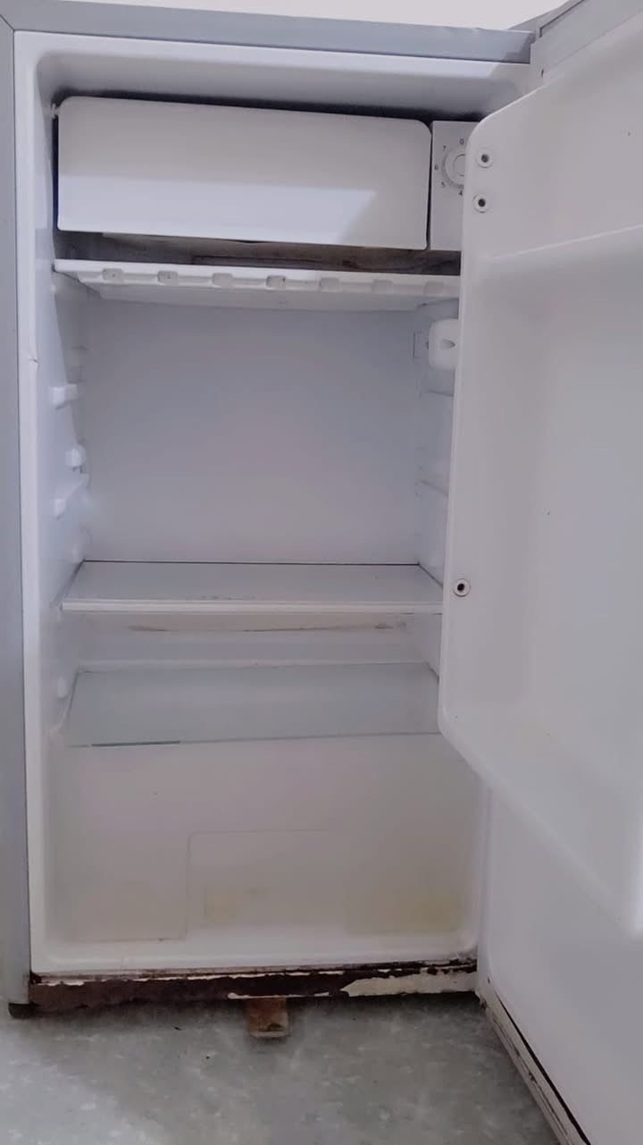 ثلاجة • للبيع • سعر مناسب