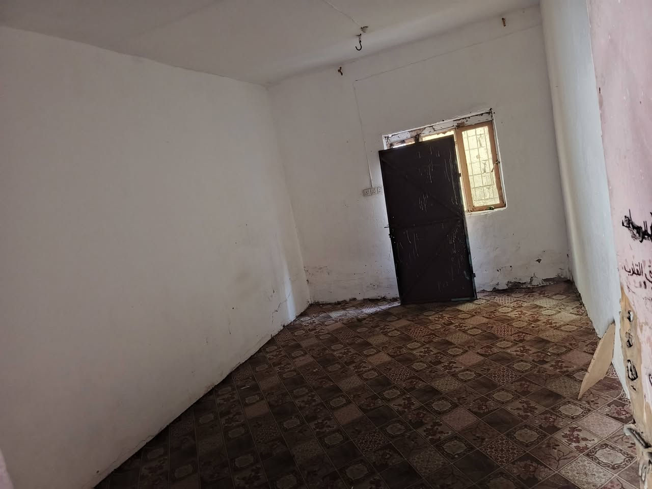 السلام عليكم
بيت للبيع مساحة ١٥٠ م زائد فضله كدام البيت طابو زراعي سند ٢٥ مكون البيت من غرفتين وصاله ومطبخ وصحيات البيت جاهز للسكن عنوان منطقة الخويلدية مقابل مستشفى القاسم السعر ٢٣ وبي مجال للاستفسار ***********
