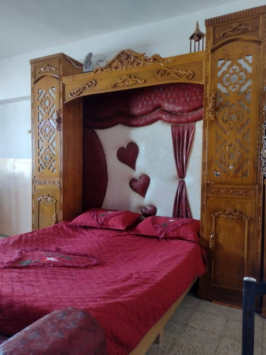 السلام عليكم  غرفه نوم للبيع خشب صاج6ملم مابيها عيب الاستفسار عل رقم عنوان موصل الجانب الأيمن سعر 900وبيها مجال ***********
