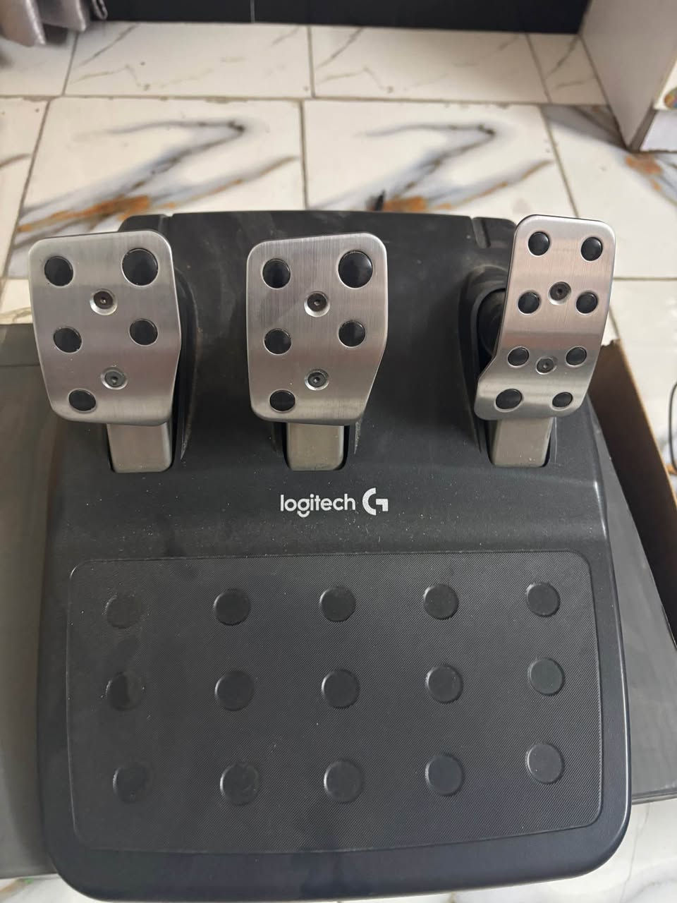السلام عليكم 

Logeitech G920
للبيع السعر 300الف 
مكان بغداد حي التراث 
رقم *********** بغداد, العراق
