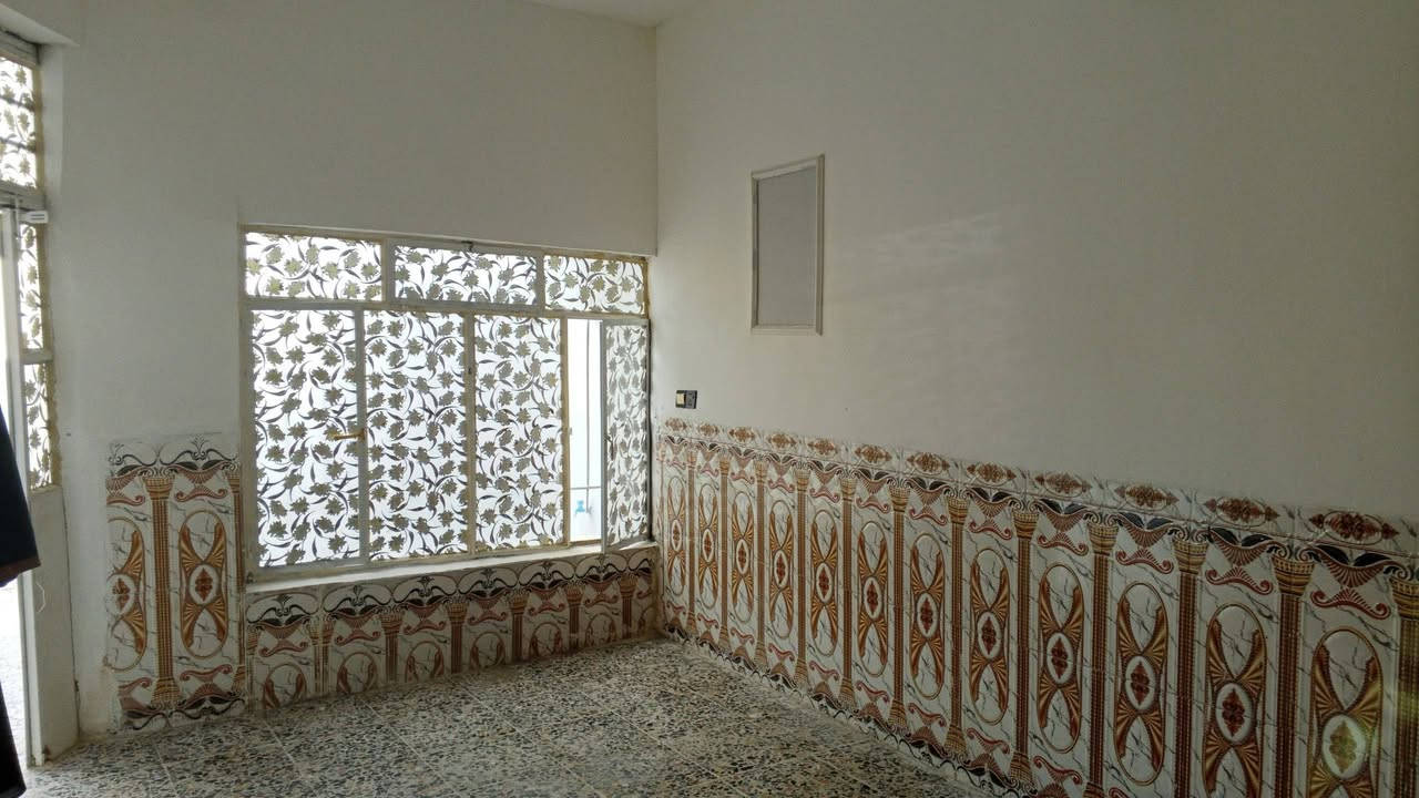 سلام عليكم رار للبيع او لليجار اللمساحه100متر زراعي في حي طارق نهايت الوسط يم اخر فرن قرب مولده بيت المري للستفسار اتصال او واتساب***********

