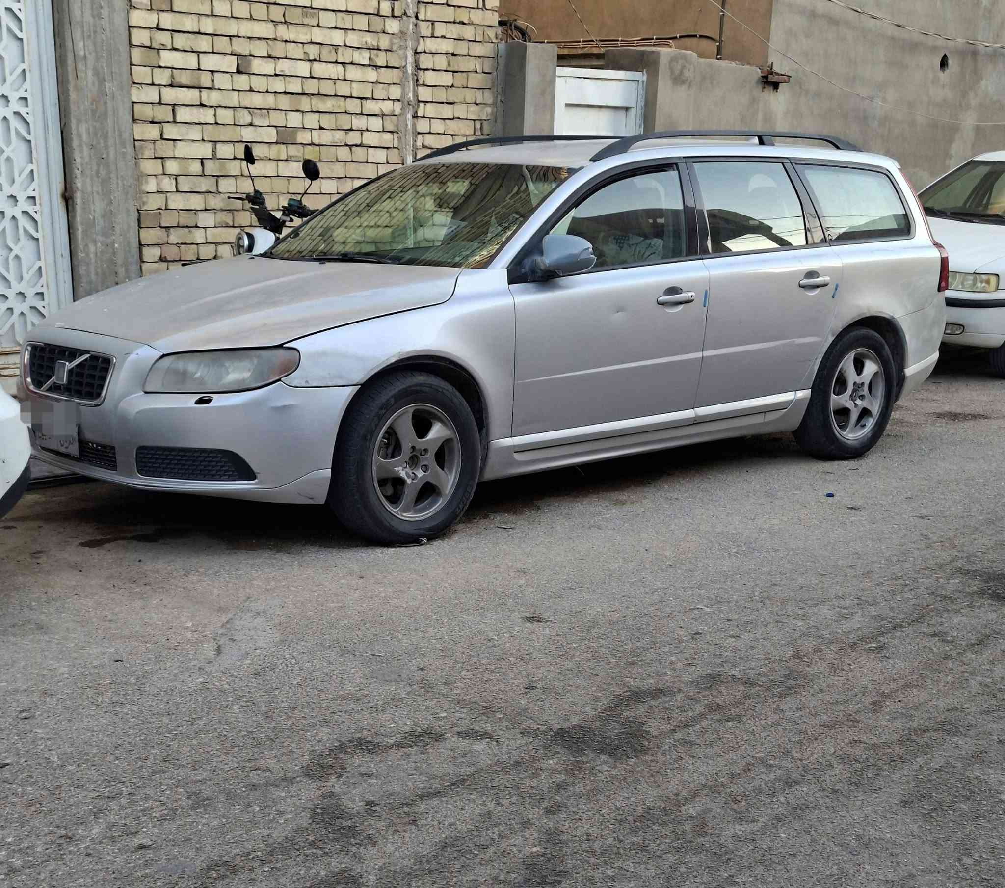 فولفو V70  
2011
   
مكينتها  1800 مال كرونا

فقط السنوية منتهية 

السعر 35 ورقة 
السيارة عايزة تبريد
العنوان النجف
 للاتصال  ***********
