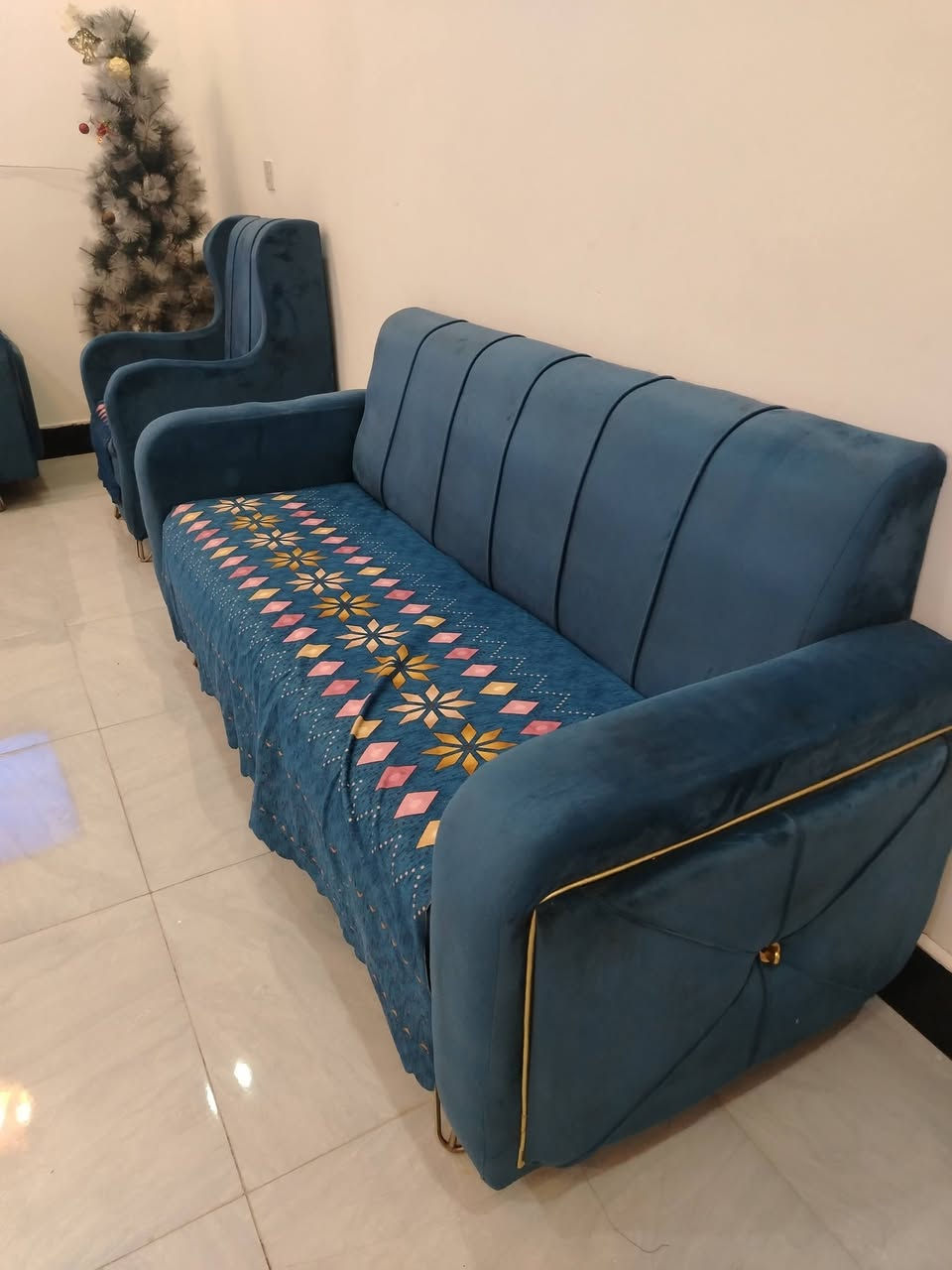 تخم • نضيف • قطعتين