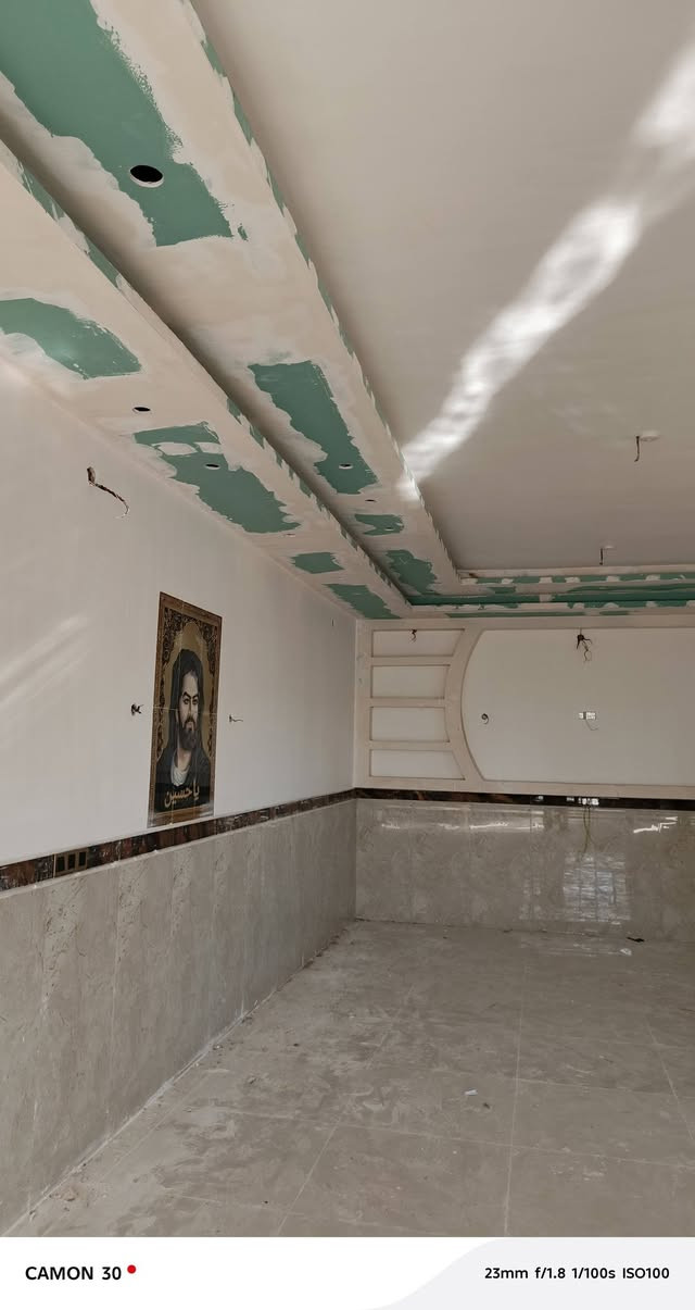 سلام عليكم إني صباغ اشتغل صبغ جدران وحديد واجهيات وتصليح جبسن بورد ومعجون وطلس وستن ورش أبواب وشبابيك ***********+***********
