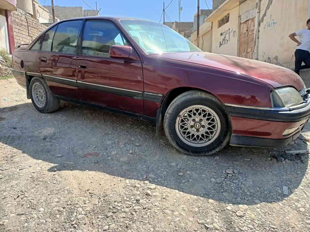 اوميكا مديل 1990 حجم 20 اصلي
رقم نينوى الماني مشروع وطني سنويه عظم لل2028 شرط التحويل 
مكينه وكير شرط طخم فوك النص عمر 
بيها كابون بانزين بسمي 
مصبوغه عام جماليه ضررها جاملغ خلفي بي معجون 
كهربائيات كلها شغاله شرط 
ويل كب اصلي 
سياره جاهزه كلها 
سعر (25)
موصل الايمن 
***********
