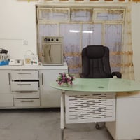 عيادة أسنان للبيع سعر 22ورقة مكانها بغداد الامين الثانية للتواصل 07706...
