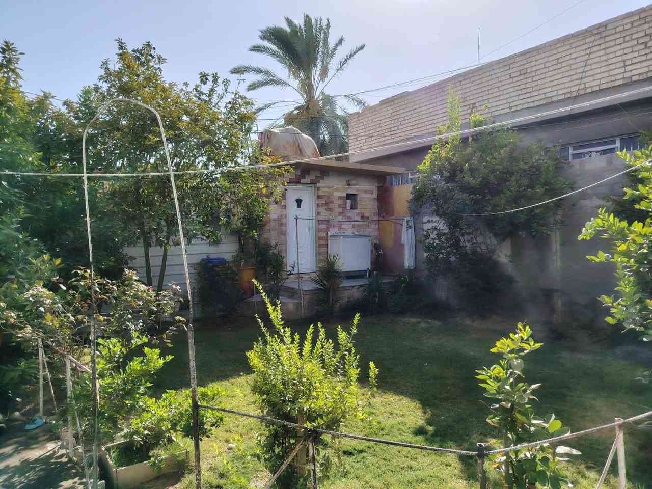 السلام عليكم بيت للبيع مساحه البيت 400 مع بيت خارجي معزول طابع ثاني غرفه نوم ومطبخ وحمام والبيت الثاني 5 غرف نوم وصالة ومطبخ حار وبارد وحمام عدد 3  العنوان الجعاره شارع السجاد للاستفسار الاتصال على الرقم التالي ***********
