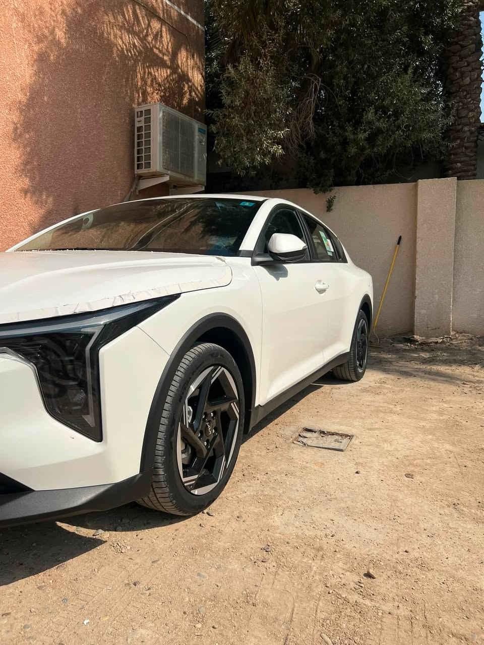 السلام عليكم k4 البيع موديل 25 محرك 2000 دوش رقم بغداد بسمي 

ماشه 14 ألف بعدها بحاله الزيرو مكفوله كفاله عامه 

ضمان الدواليه العراقيه بيها 3 تبديلات دهن بشركه 

فول عده بنراما 

سعر 188 بيها مجال   مكاني بغداد الدوره هوررجب 

هـ *********** بي واتس
