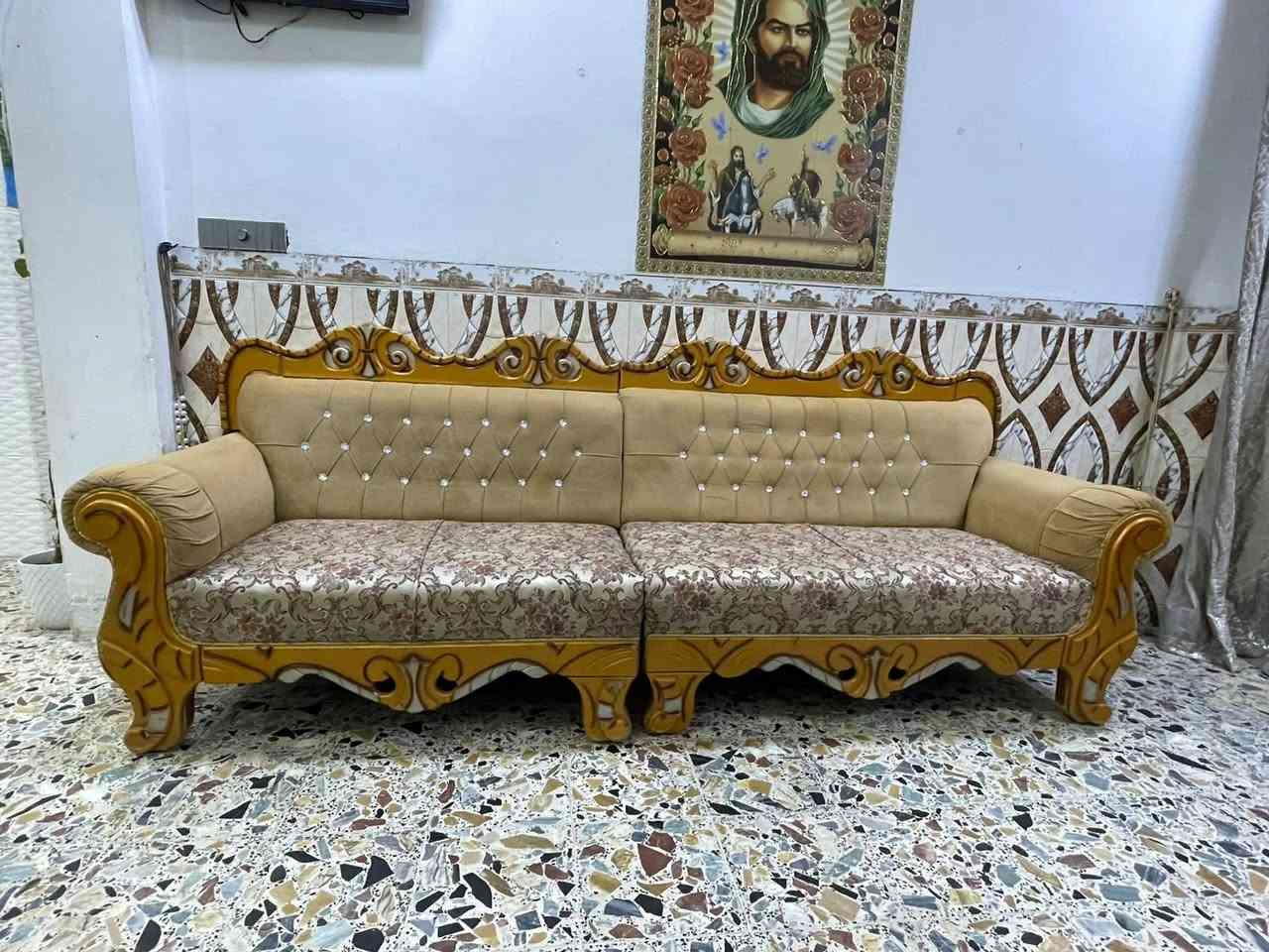 سلام عليكم تخم للبيع لون بيجي صحراوي عدد المقاعد 17 سعر ٥٧٥الف وبي مجال حك جيه عنوان بغداد الشعب رقم هاتف فقط وتساب ***********
