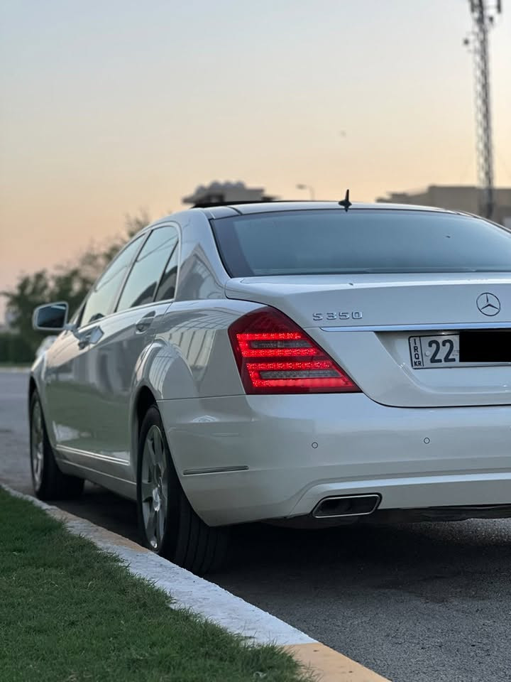السلام عليكم مرسيدس S350 2012 وكالة خليجي مكفولة ماشية ١٢٦ كيلو
كفالة عامة بدون قطرة صبغ ابو بارد حتى دعاميات بدون صبغ سيارة جديدة بمعنى الكلمة سويجات ثنين و جميع غراض الشركة وياها سبيرها و عدتها و كاعياتها
بيها تخم تايرات برجستون اصلي فحص وهزة جديدة
فول مواصفات ناضور ليلي جكات بردات كشنات امامية فول تحكم كهرباء مع تدفئة و تبريد كشنات خلفية فول تحكم كهرباء بانوراما بعد هواي مواصفات مرسيدس اس معروف بمواصفاته
سيارة جاهزة من كلشي و باسمي 
العنوان بغداد زيونة 
السعر 285 وبيها مجال
هاتف ***********
