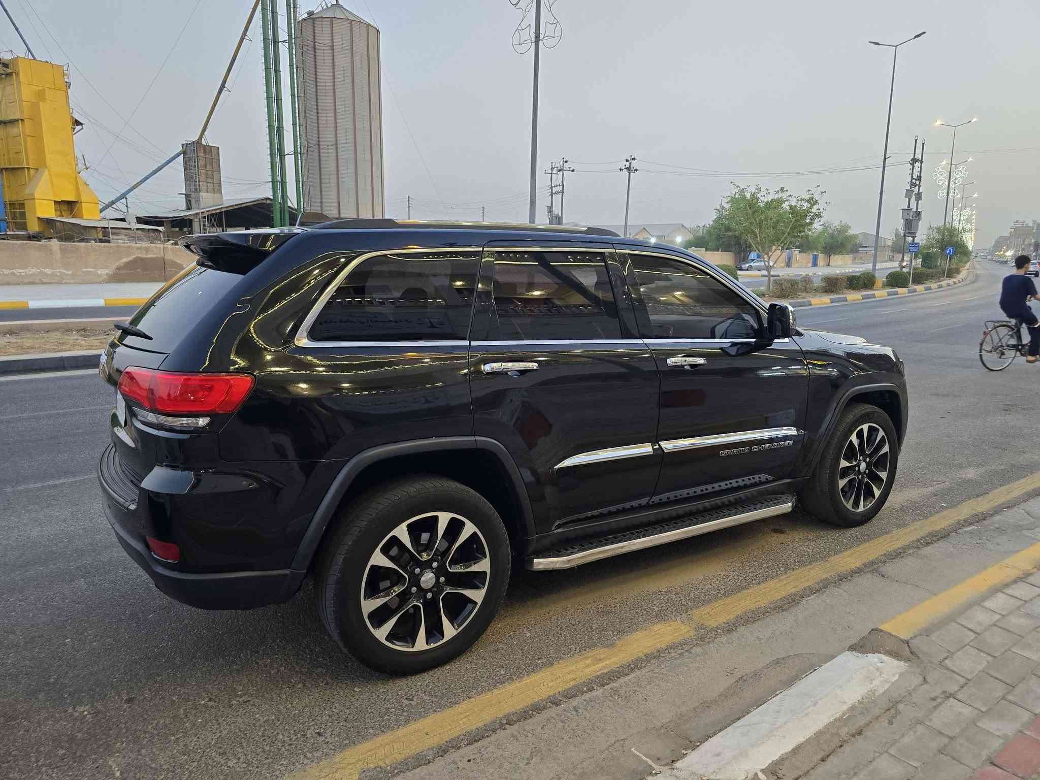 السلام عليكم  بيع سريع سياره جيب للبيع موديل ١٧
وراد امريكي
السياره جاهزه من حداديه تخم تاير ومكينه وكير محرك ما بيها اي نقص بصمه تشغيل 
كشنات كهربائي 
السياره مصبوغه صبغ عام للجماليه شواصي ولغود كفاله ابيع عل السونار 
مكاني في كربلاء 
السعر ١٢٥
غير متواجد عل الفيس 
الاتصال ***********
***********
