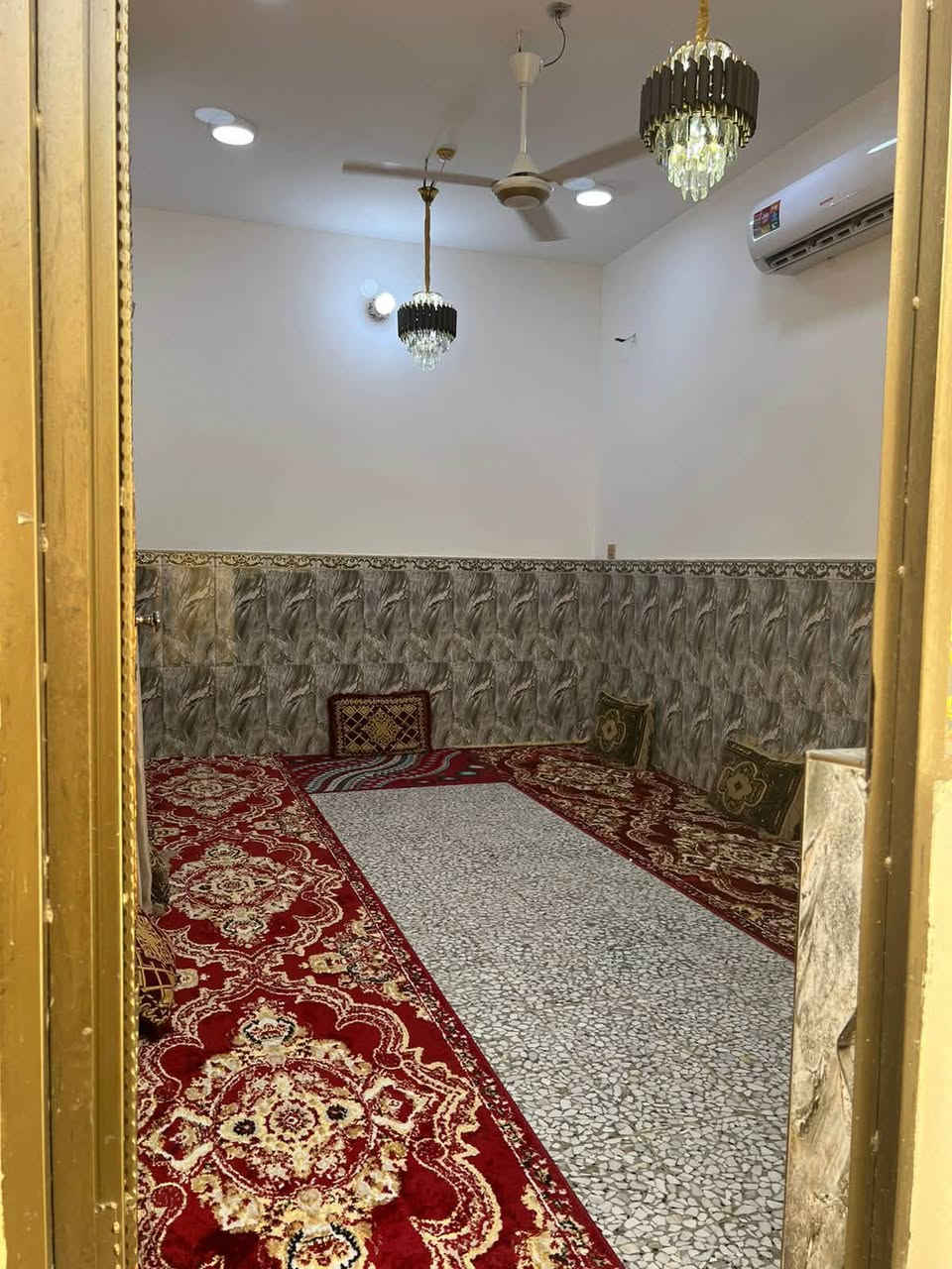 بيت لبيع مطلوب إلى المصرف العقاري
‏ بيع تطلوع 35 ‏وبي مجال البيت طابقين يحتوي على غرفتين وصال وثلاث صحيات ومطبخ واستقبال ***********فقط واتساب ￼￼￼￼
