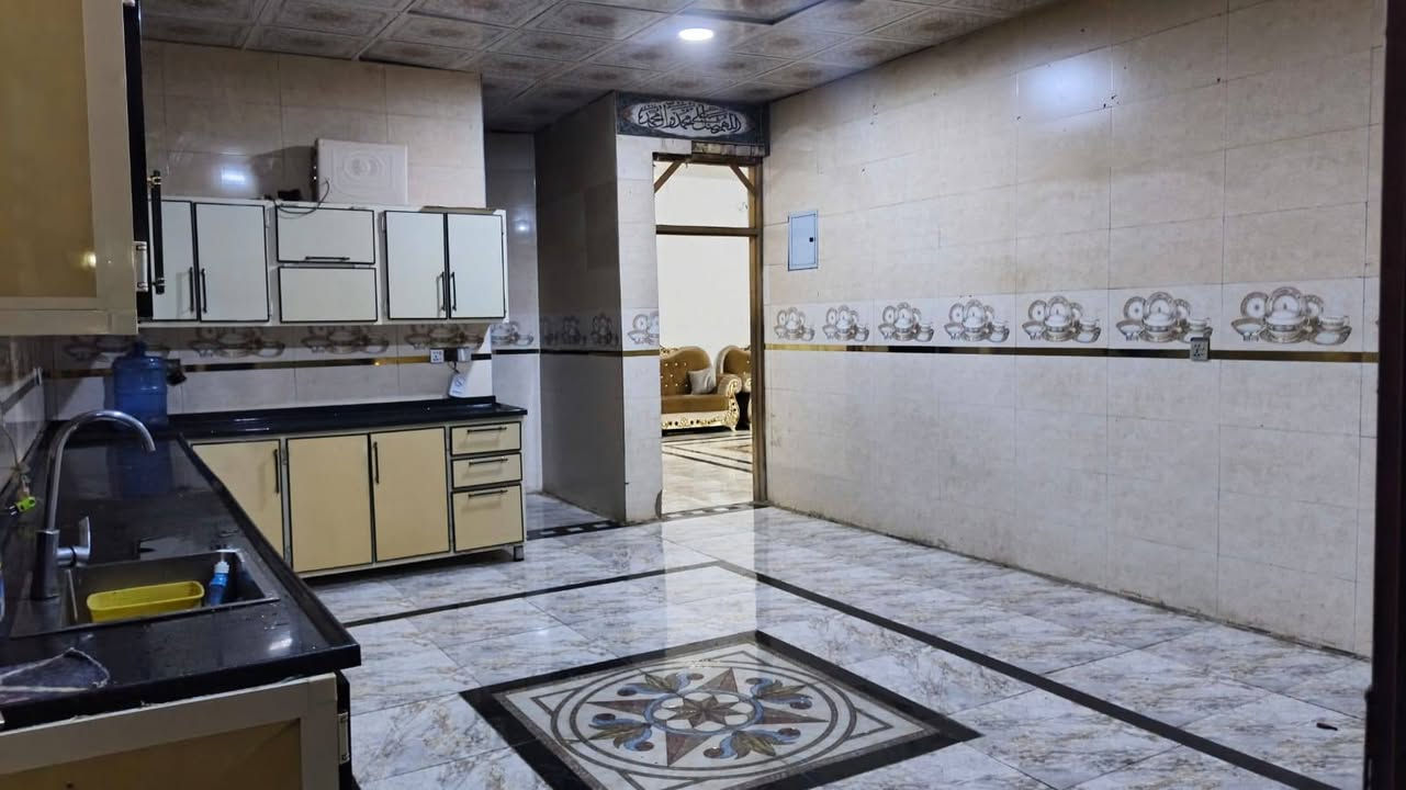 بيع مستعجل بناء درجه اولى. حر ما مطلوب حي زهراء شارع المستوصف 
دار للبيع –📍 الموقع: الديوانية حي الزهراء –  شارع المستوصف 
📐#المساحةـ225متر
 

📄#الطابوـصرف
 

🔹 تفاصيل الدار:
⚜️⚜️ طابقين – بناء كونكريت 
⚜️⚜️ الكهرباء غير مطلوبة (بوري)
⚜️⚜️ 2 غرف نوم
⚜️⚜️ 3 مجمعات صحية
⚜️⚜️ براني
⚜️⚜️ مطبخ
⚜️ صالة
⚜️طابق ثاني هيكل واصل للسقف🧱🧱🧱
⚜️ثلاثه غرف نوم 
⚜️صاله
⚜️حمام وصيحات 
⚜️ نظام كاميرات مراقبة
⚜️ سنة البناء: 2018
#معه_كافه_الخدمات_تبليط_ارصفه🧱🧱

للمزيد من التفاصيل: يرجى مراجعة مكتب نعيم  البديري 

~~~~~~~~~~~

#متابعة_الصفحة

#نستقبل_جميع_عروضكم

———————————————————

🔺#للاستفسار الاتصال ع الارقام

‪***********‬‏📲 

  او مراسله واتساب +964 770 986 0830 📲  

—————————————————————

او زيارة مكتبنا من الساعة 3 الظهر الى 8 مساء 

🔺  مراجعة مكتب نعيم  البديري

🔺 حي النهضه مقابل جامع شاكر هندس
