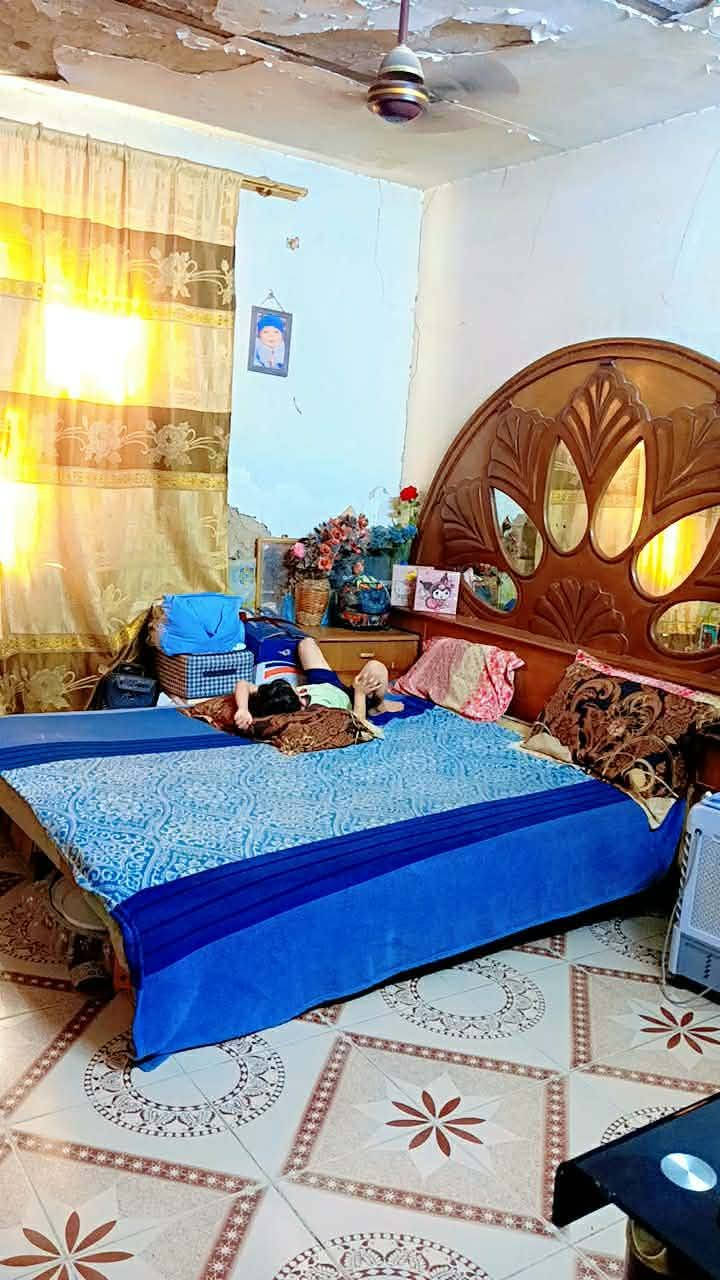 عندي بيت بشارع الطيار رقم الدار٥٣٤١ بيت ركن ١٥٠متر واجهة ١٠نزال ١٥ يحتوي على كراج وصحيات واستقبال ضيوف و٣ غرف نوم طابق واحد للاستفسار الاتصال على هذا الرقم ***********
