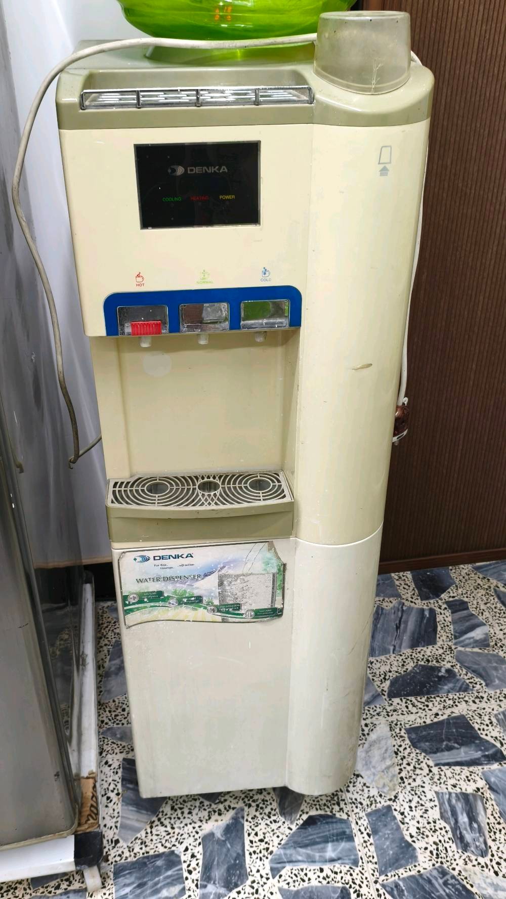 براد Denka 
بي باب ليجوة مثل الثلاجه
السعر 50 الف وبي مجال 
العنوان بغداد حي الجهاد 
الرقم:***********