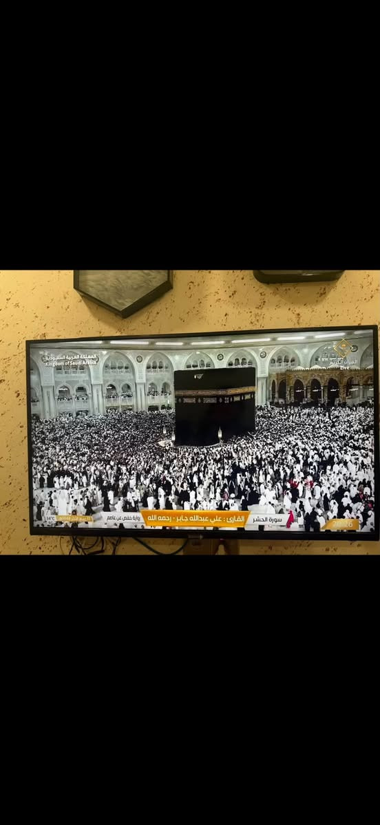 شاشتين • ٤٢بوصة • بحاجة تصليح