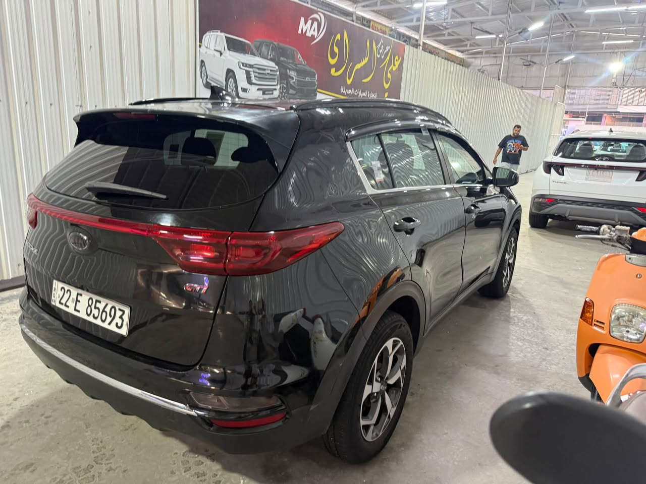 سبورتج 2021ماشيه 84 الف بيه 3 قطع تبديل بدون دواخل شعندك مراوس بسياره احدث اتصال ***********

نص مكتوب في الصور:
- 1 / 10
- 5 / 10