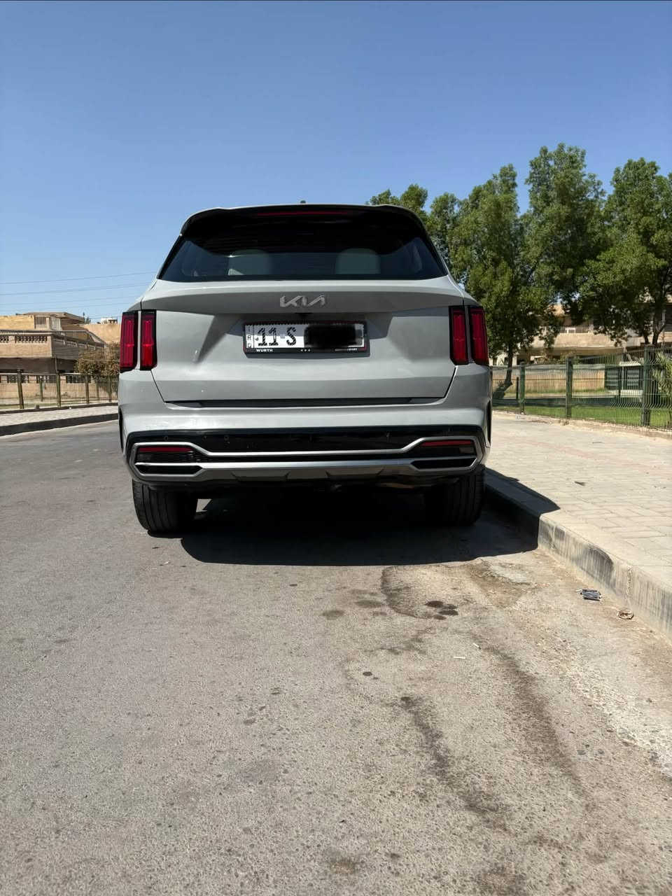 السلام عليكم مكلف بلنشر
سورنتو 2023 فول مواصفات اعلى شي

مصبوغة حزام

محرك 2500 تيربو

بانوراما

كشنات جلد

صمة

تدفئة تبريد كشنات

نشغيل عن بعد

كامرات باشارة دشبول

كامرات 360

صندوك كهرباء

بعد بيهة هواية مواصفات
ماشية 49 الف 
مكان سيارة بغداد حي الجهاد 

سعرهة (175)ورقة وبيهة مجال شي بسيط

رقم صاحب السيارة ‭***********‬
