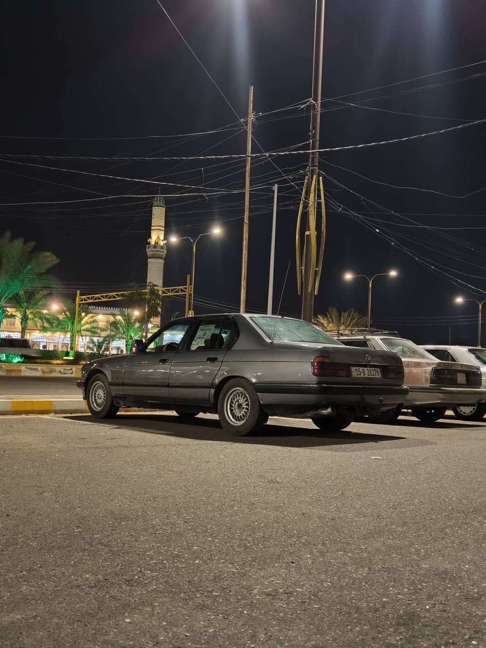 BMW 1991
رقم رقم انكليزي داخله هزه 
سنويه 29
صدر حداديه امامي خلفي كامل
محرك مكفول گير خير من الله فول مواصفات تنته كشنات تحكم كهرباء تبريد نقصة غاز چان شغال قبل 20يوم لايت زنون تحكم كروز سرعه شغال بلادي كهربائياتها جاهزه مابيها اي نقص السعر 50وبيها مجال بسيط 
***********
