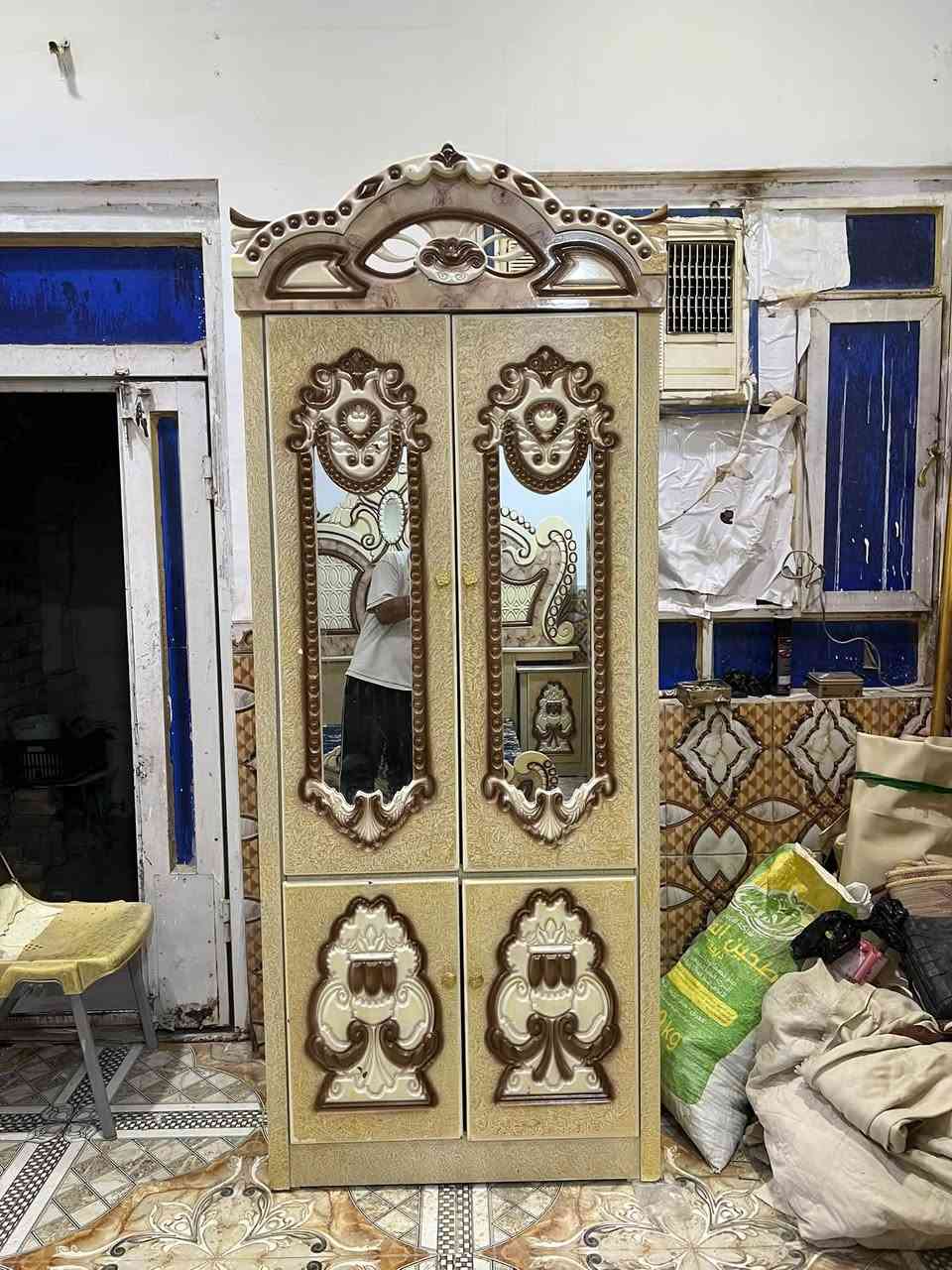 غرفه نجاره ام السته طابقين نضيفه كلش سعر ٦٥٠ نهايته قفل عنوان سوك الشيوخ حي العسكري 
***********
