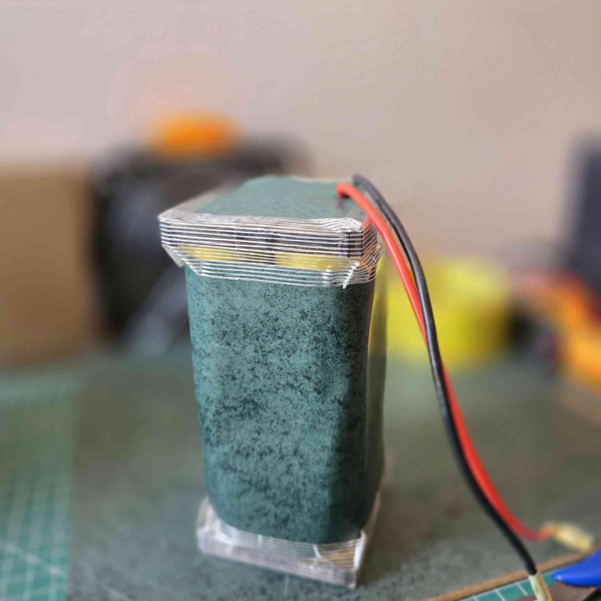 إنجاز جديد لزبوننا العزيز في بغداد! 🔋✨
​تم تجهيز وتجميع بطارية ليثيوم 12V 15Ah بمواصفات عالية وكفاءة ممتازة لتلبية احتياجات الزبون.
​⚙️ المواصفات الفنية:
​نوع الخلايا: ليثيوم فوسفات الحديد (LiFePO_4) ذات العمر الطويل والأمان العالي.
​الشركة المصنعة: Gotion High-Tech غنية عن التعريف.
​تاريخ إنتاج الخلايا: إنتاج حديث 2026.
_______________▪︎
​💡 الاستخدامات المتعددة:
​تشغيل مراوح ومبردات الشحن.
​أجهزة الـ UPS والأنظمة الاحتياطية.
​أجهزة الإضاءة والتطبيقات المتنوعة.
​🚚 التوصيل: متوفر لجميع محافظات العراق بـ 6 آلاف دينار فقط.
​📲 للطلب أو الاستفسار: يرجى التواصل عبر الخاص أو الواتساب: ***********
