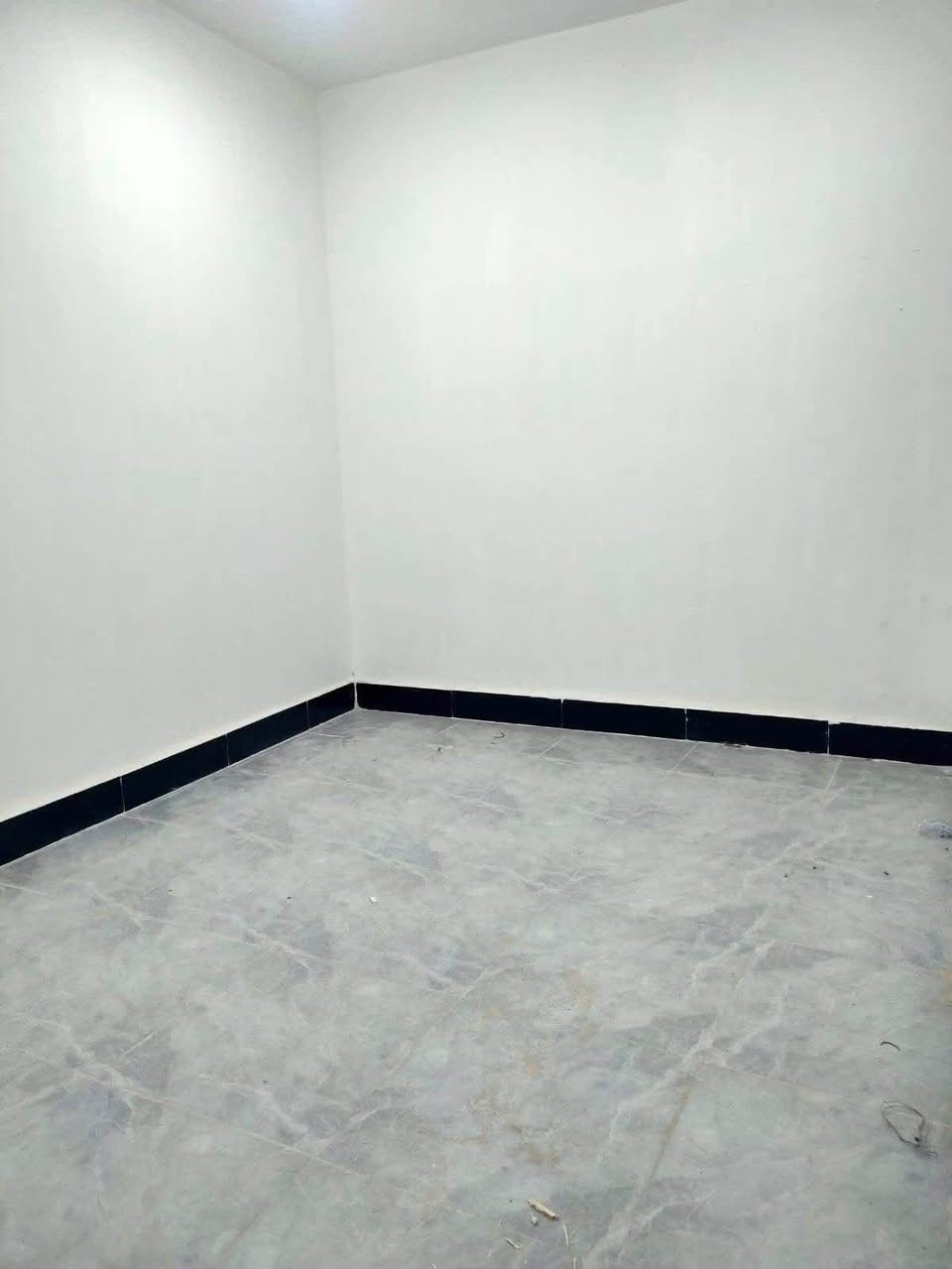 بيت ٦٠ متر لليجار حي النداء شارع ٢٠ الي مقابل المدرسه الورديه مفتوح ع شارع ٦٠ سعر الايجار ٢٥٠ قفل كل شهر بي غرفه اوصاله وستقبال جوه اوغرفه اوصاله فوك اوحمام بيت جديد بي مغسله تانكي ماطور سخان خط مولد البيت جاهز ***********/***********
